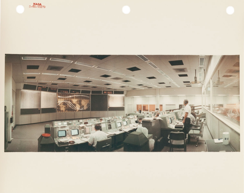 Illustration for article titled Classic Mission Control Photos Show Space Heroes On The Ground